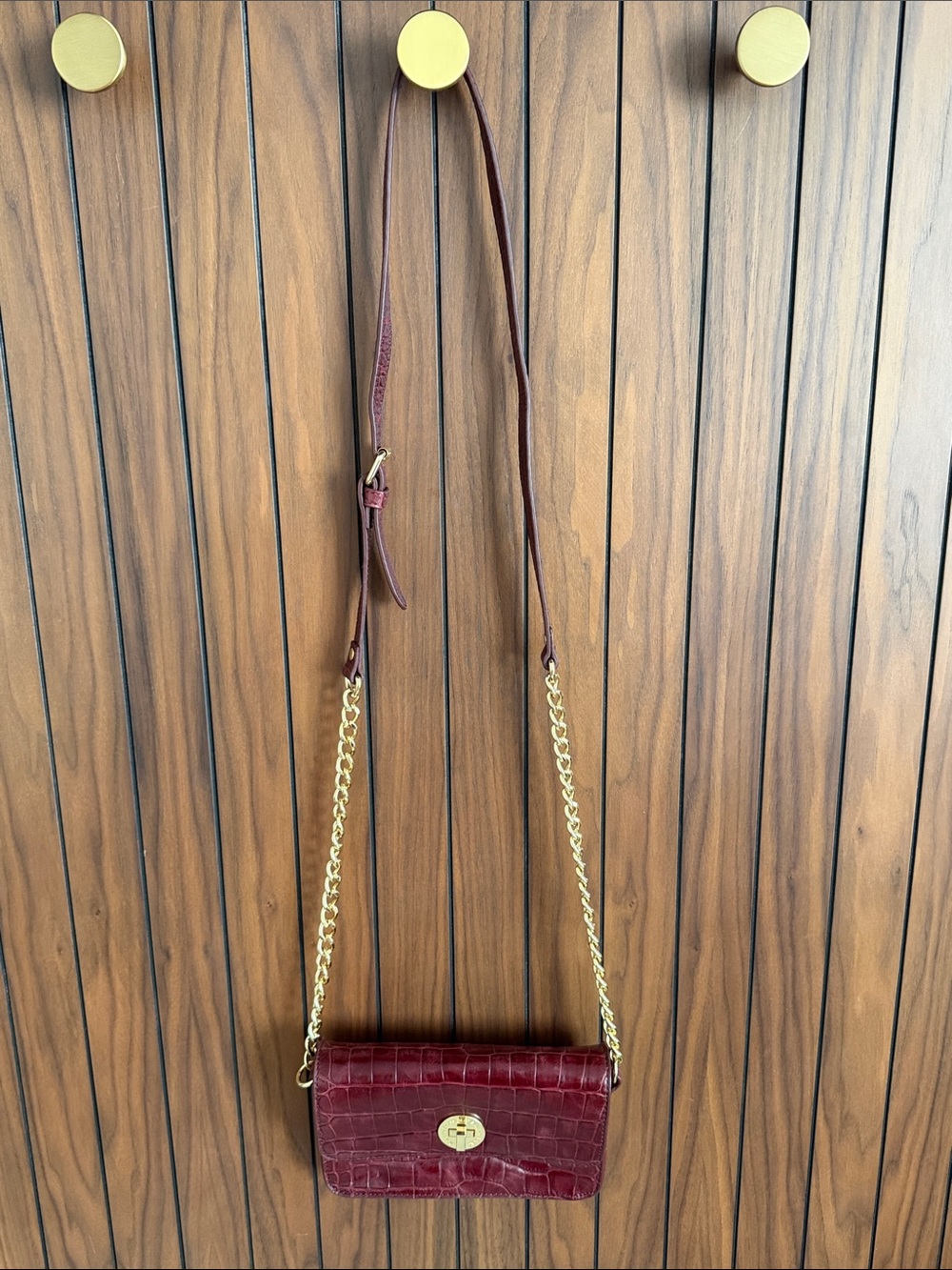 Isaac Mizrahi Burgundy Croc-Embossed Crossbody with Gold Chain